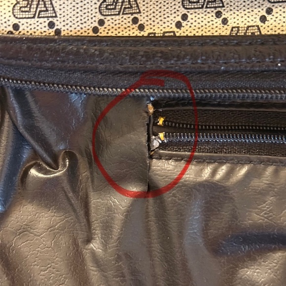 Vintage VR Classic Stylish Monogram Rare Hard To Find Retro Crossbody Bag - Picture 15 of 16